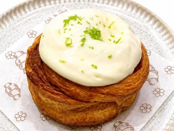 Cinnamon Roll Limão Siciliano