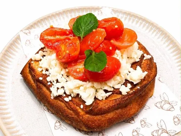 Viennoiserie Caprese